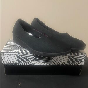 Cleo's By Skechers Women's Size 9 Wide fit Vegan Air Cooled Memory Foam NIB